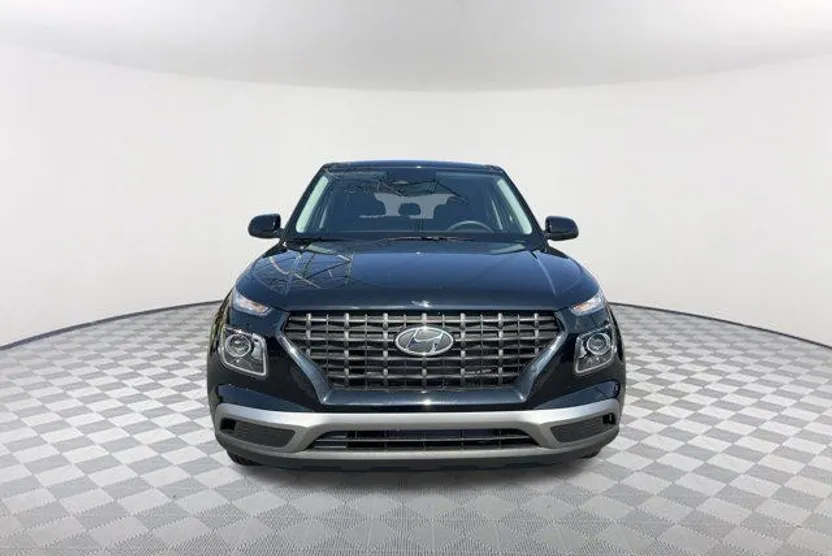 2025 Hyundai Venue SE photo 1