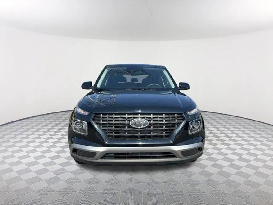 2025 Hyundai Venue SE photo 1