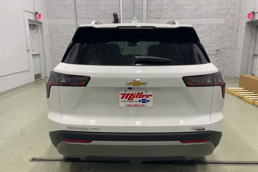 2026 Chevrolet Equinox LT photo 1