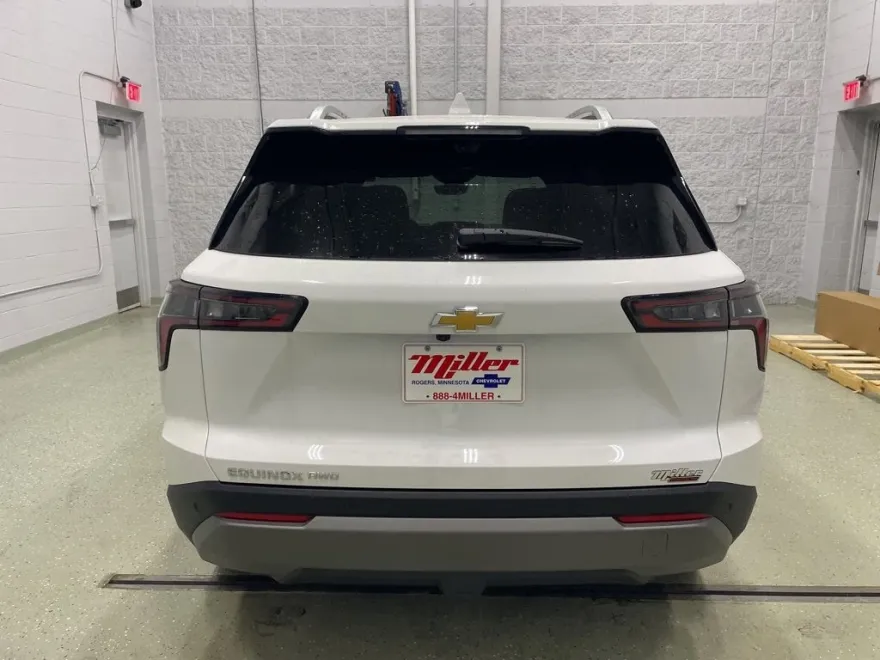 2026 Chevrolet Equinox LT photo 1