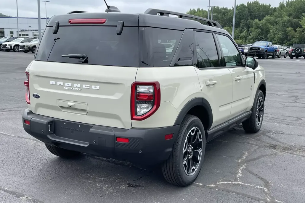 2025 Ford Bronco Sport Outer Banks photo 1