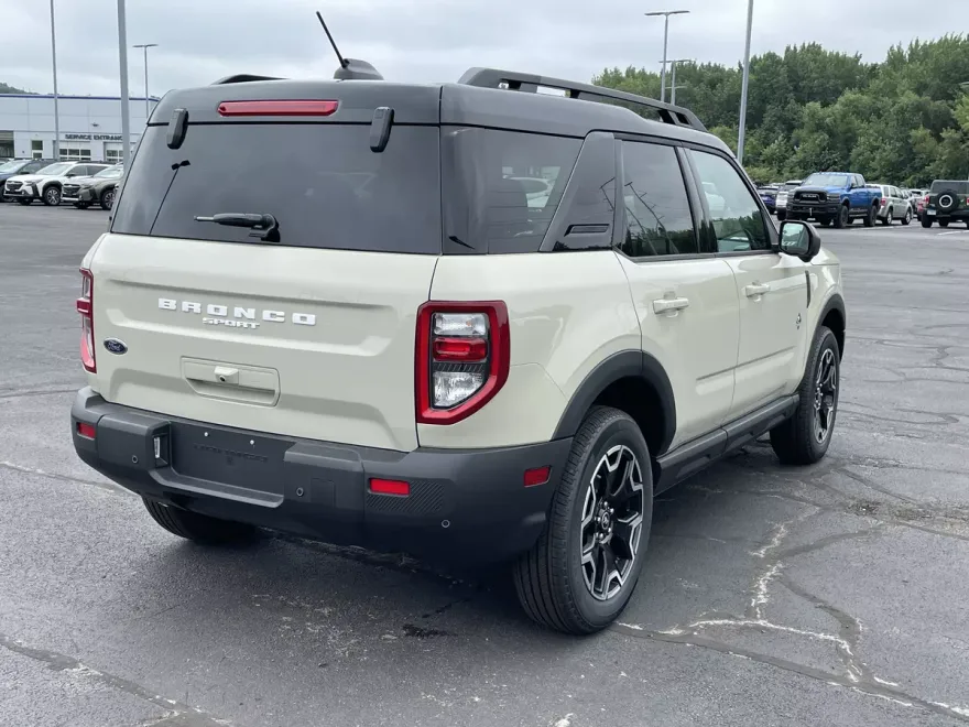 2025 Ford Bronco Sport Outer Banks photo 1