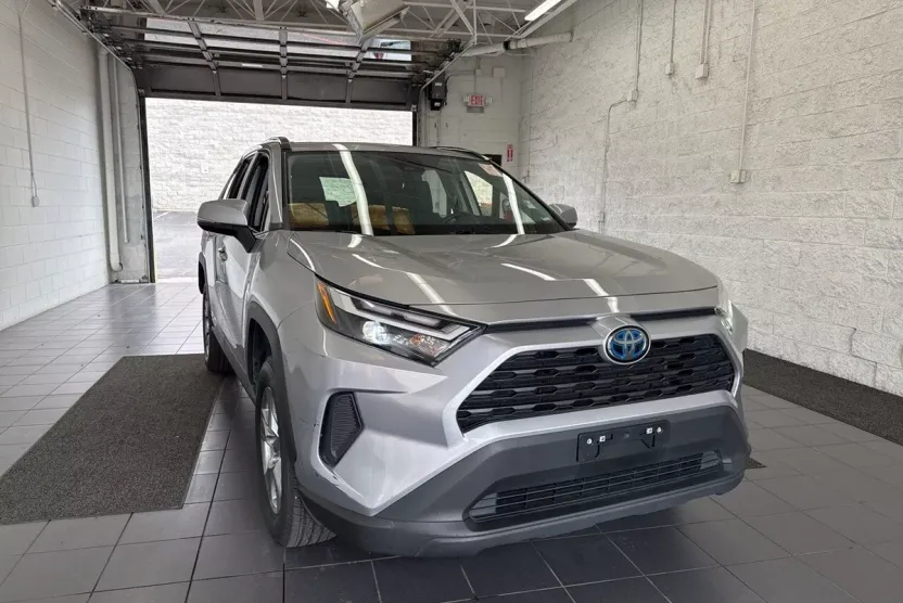 2022 Toyota RAV4 Hybrid XLE photo 1
