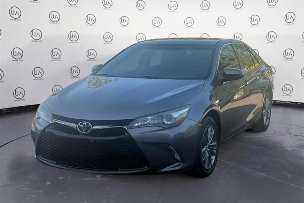 2017 Toyota Camry XLE LE XSE photo 1