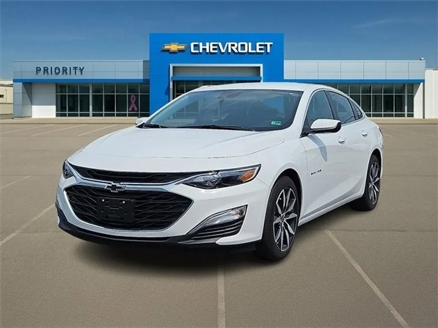 2025 Chevrolet Malibu RS photo 1