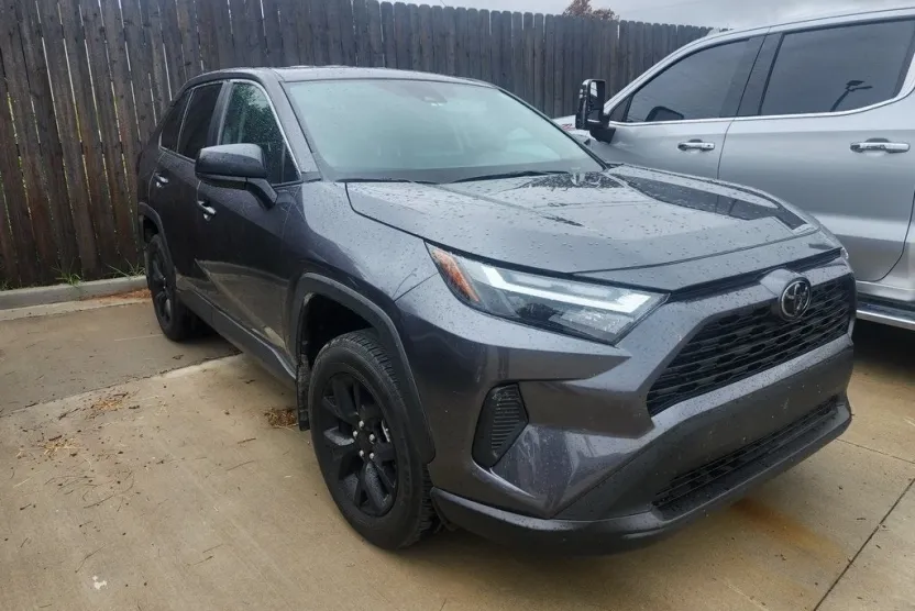 2024 Toyota RAV4 LE photo 1