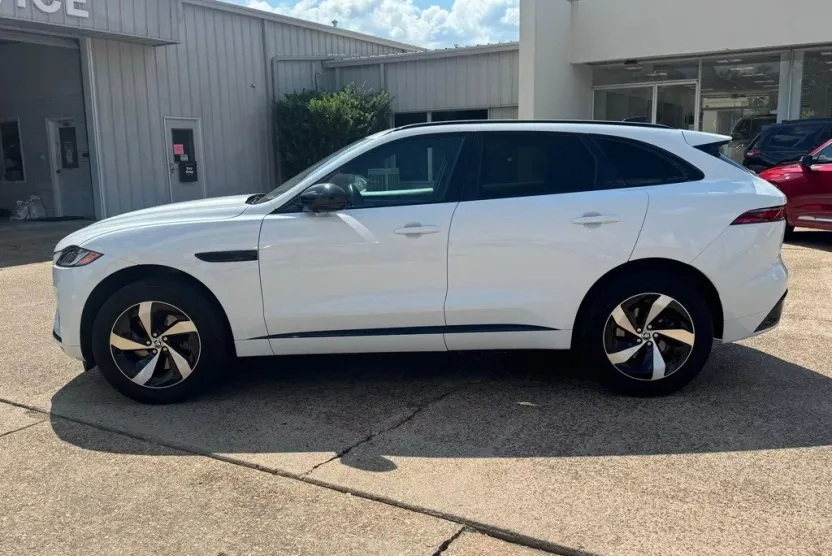 2024 Jaguar F-PACE P250 R-Dynamic S photo 1