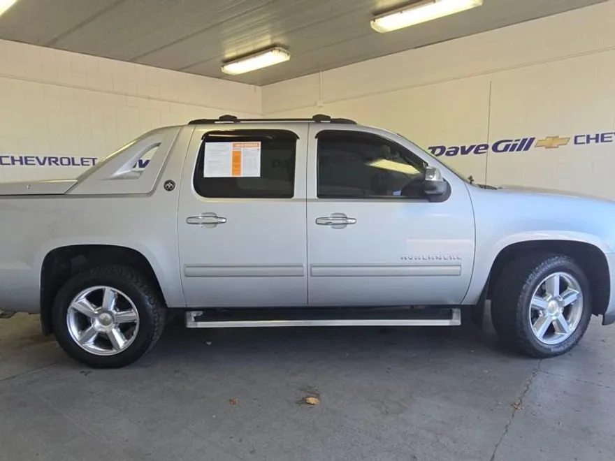 2013 Chevrolet Avalanche LT photo 1