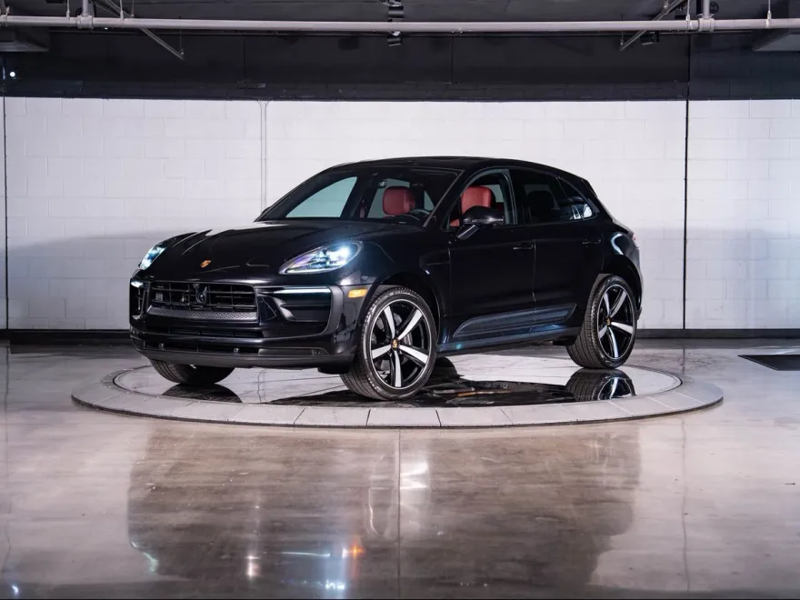2025 Porsche Macan Base photo 1