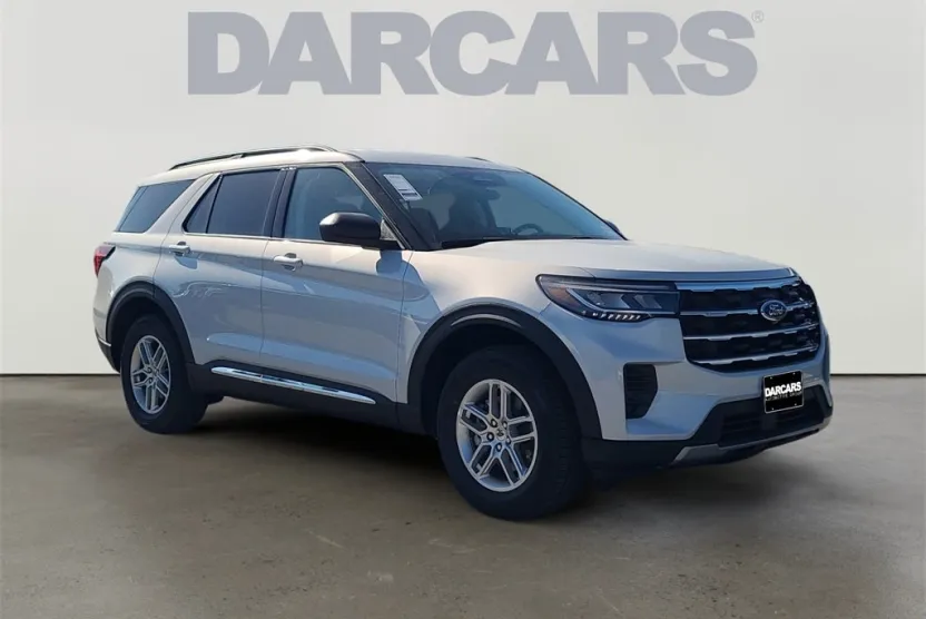 2025 Ford Explorer photo 1