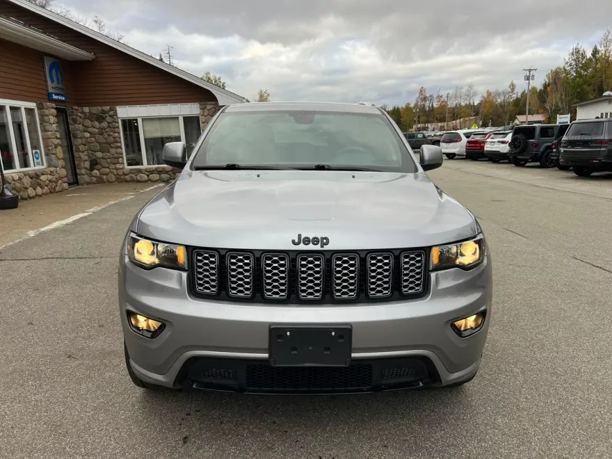2021 Jeep Grand Cherokee Altitude photo 1