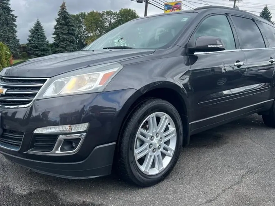 2015 Chevrolet Traverse 1LT photo 1