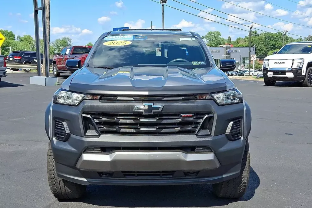 2025 Chevrolet Colorado Trail Boss photo 1