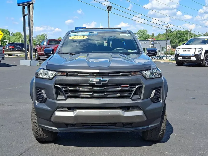 2025 Chevrolet Colorado Trail Boss photo 1