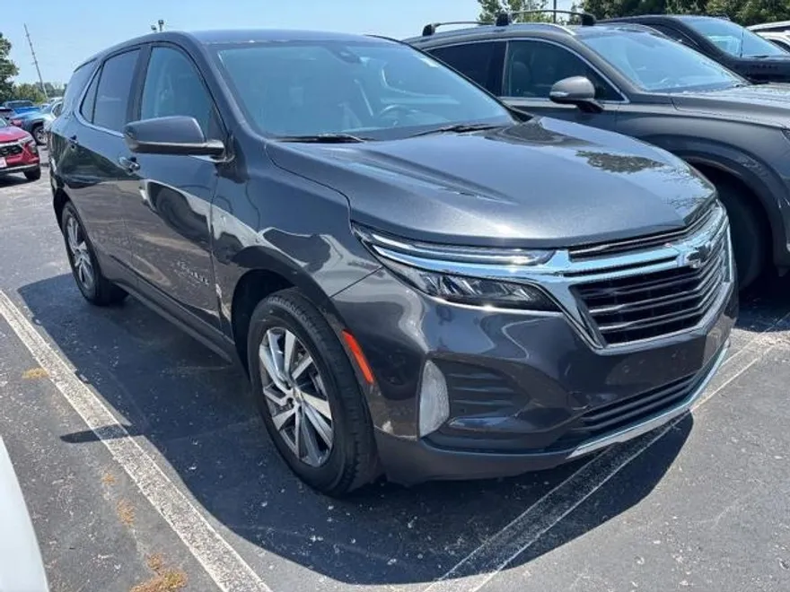 2023 Chevrolet Equinox LT photo 1
