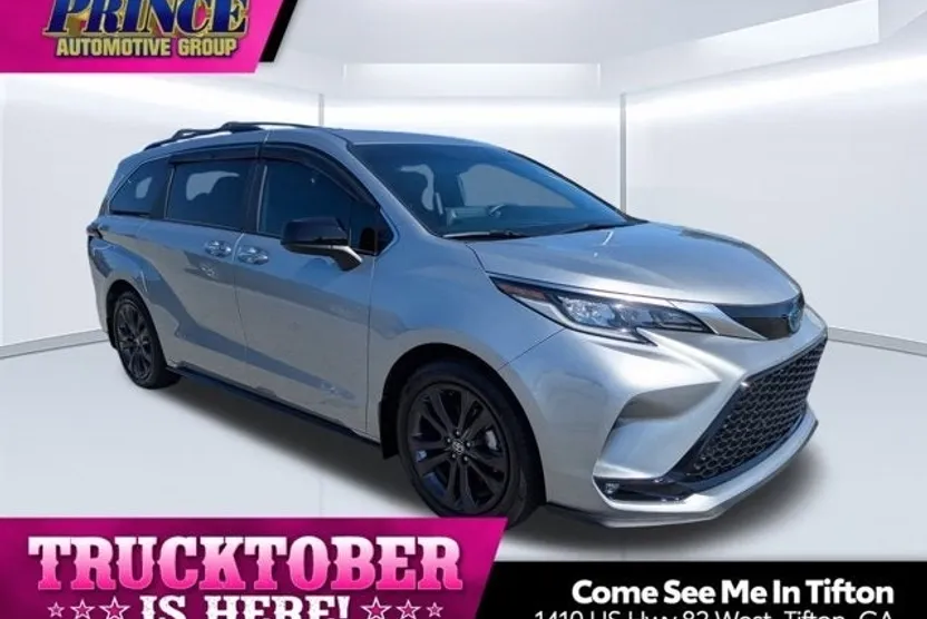 2024 Toyota Sienna XSE photo 1