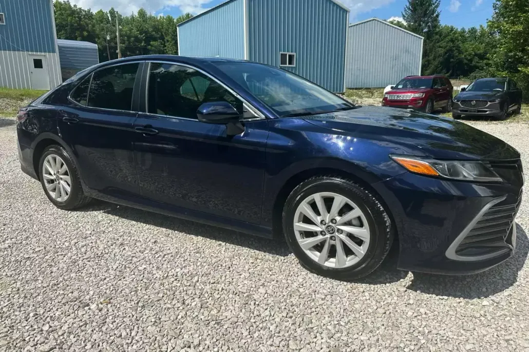 2022 Toyota Camry LE photo 1