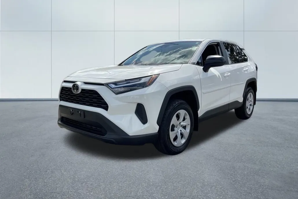 2023 Toyota RAV4 LE photo 1