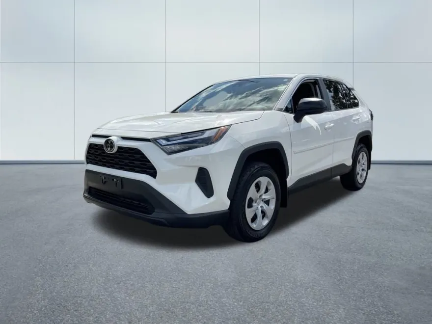 2023 Toyota RAV4 LE photo 1