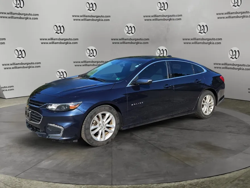 2017 Chevrolet Malibu 1LT photo 1