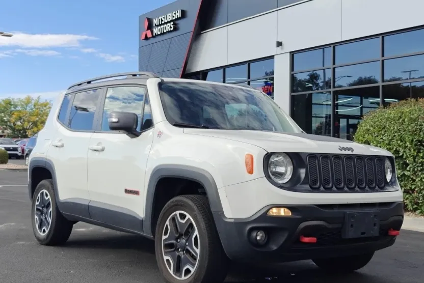 2016 Jeep Renegade Trailhawk photo 1