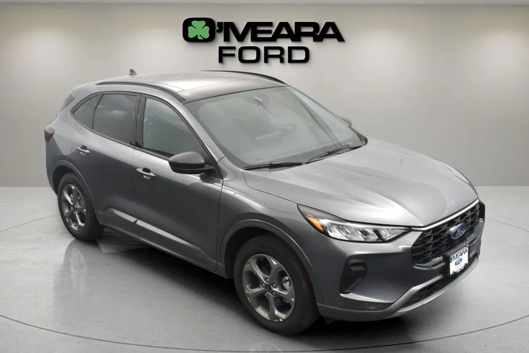 2024 Ford Escape ST-Line photo 1