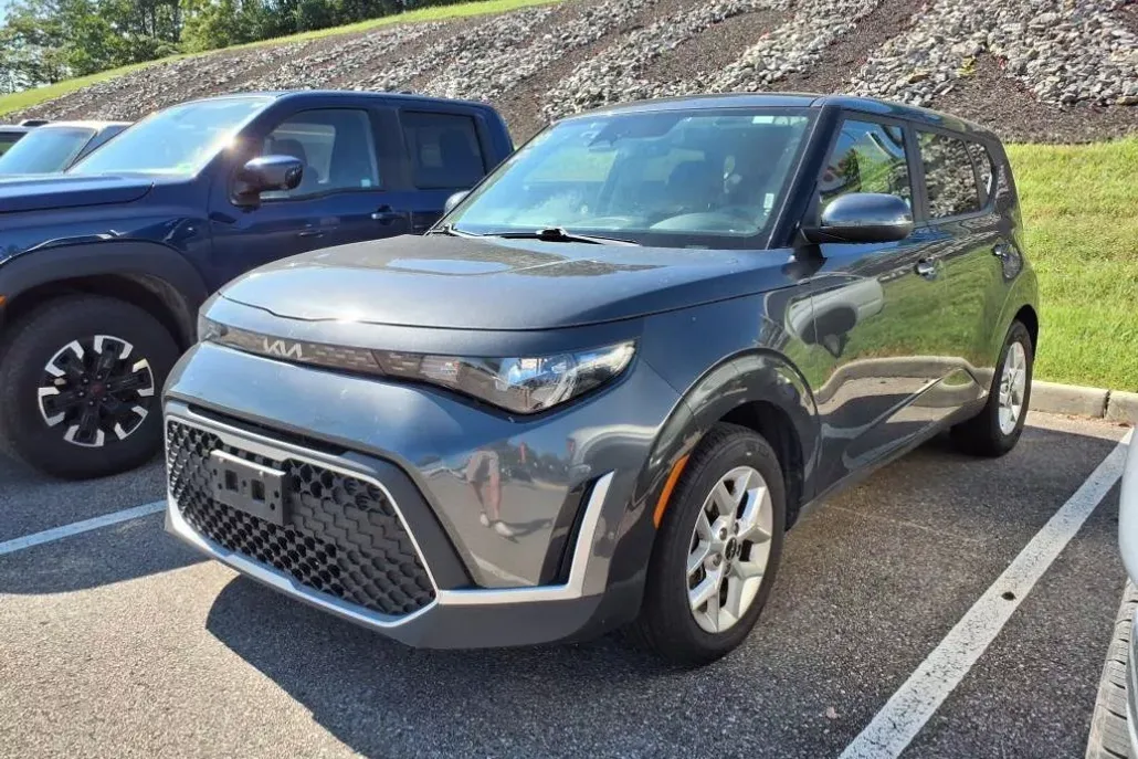 2023 Kia Soul LX photo 1