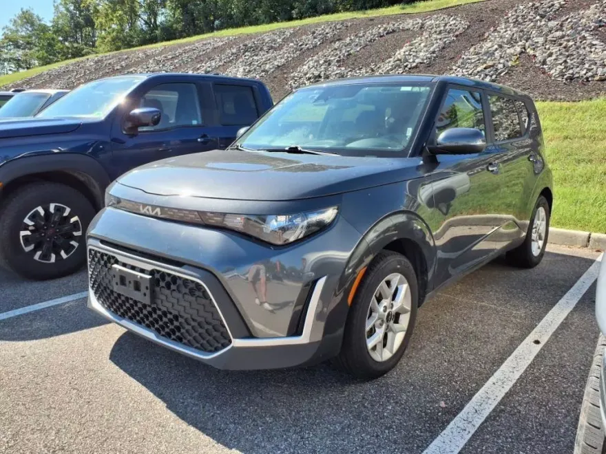 2023 Kia Soul LX photo 1