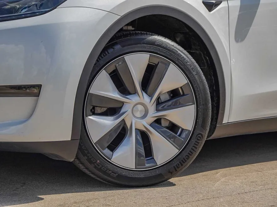 2023 Tesla Model Y Long Range photo 1