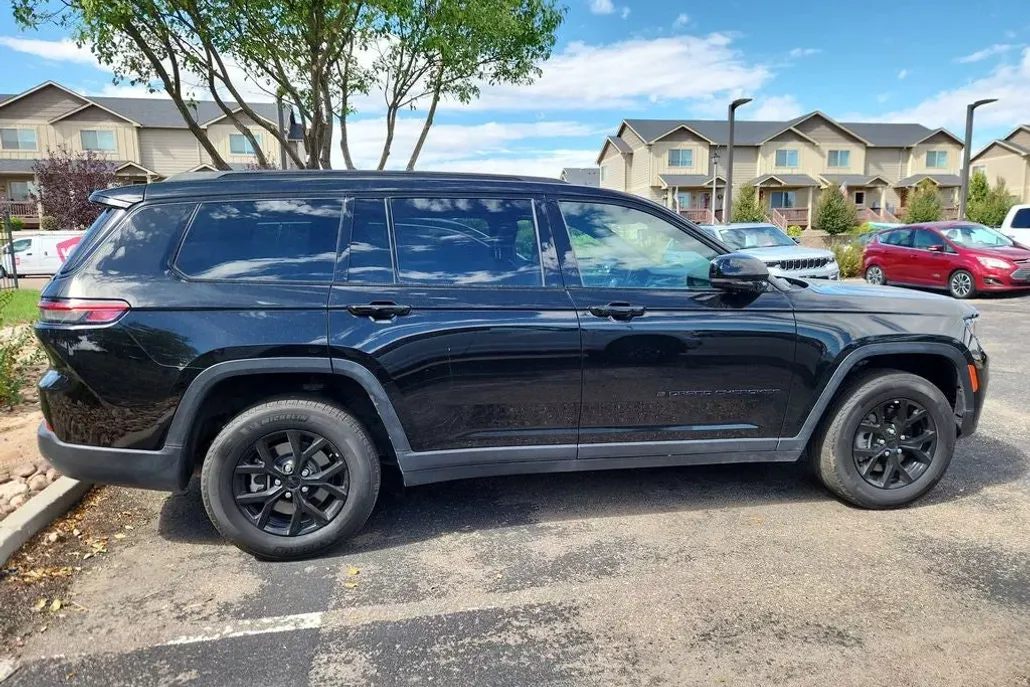 2024 Jeep Grand Cherokee Altitude photo 1