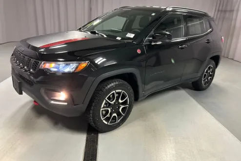 2024 Jeep Compass Trailhawk photo 3