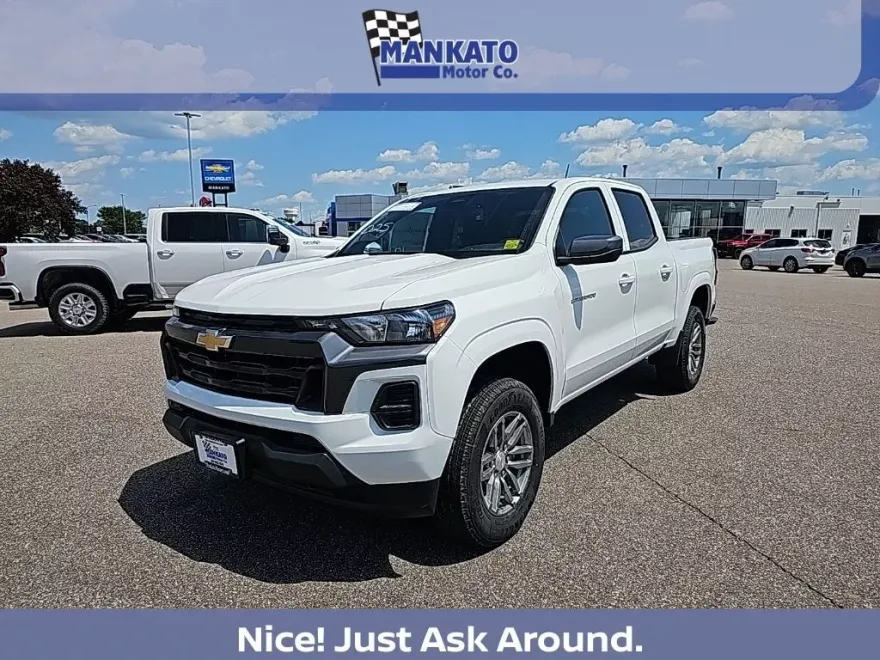 2025 Chevrolet Colorado Work Truck LT photo 1