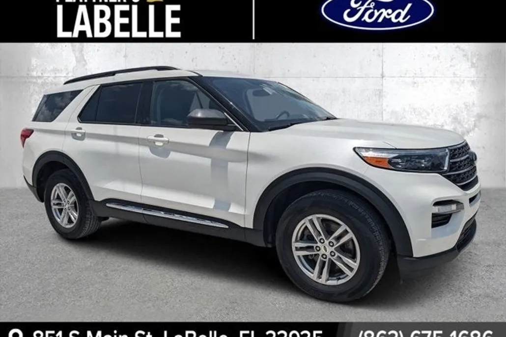 2023 Ford Explorer XLT photo 1