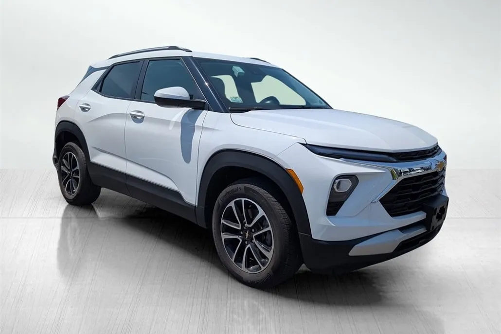 2025 Chevrolet Trailblazer LT photo 1