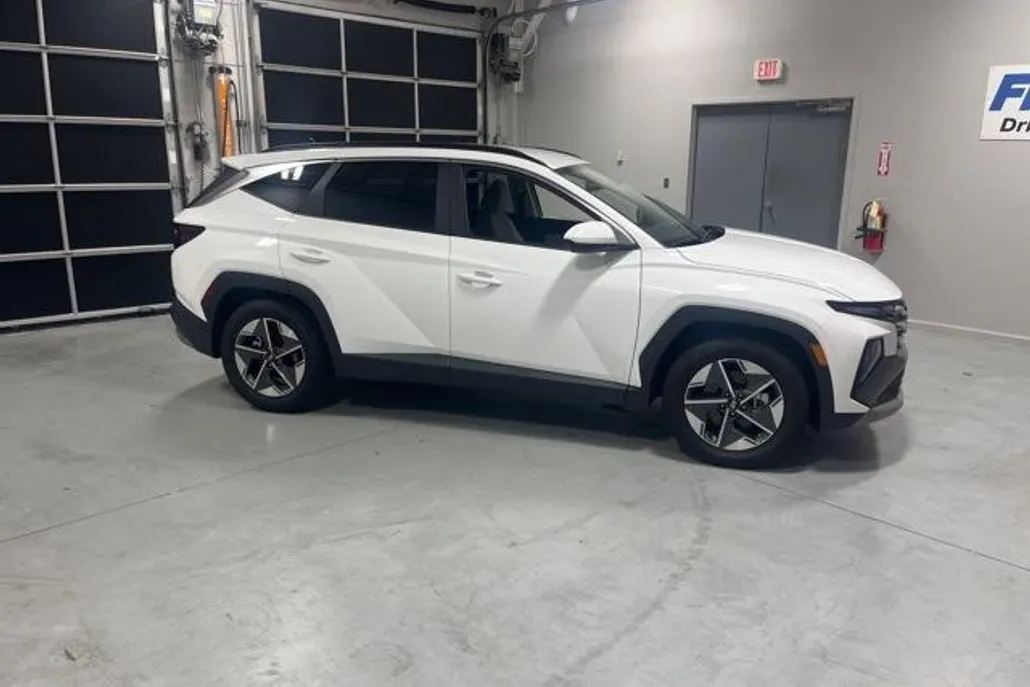 2025 Hyundai Tucson SEL photo 1