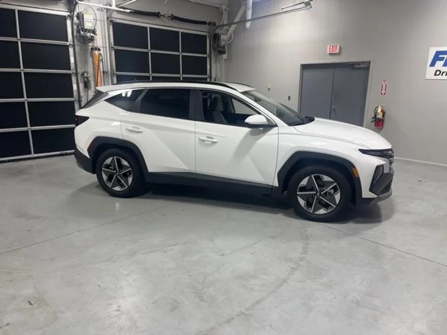 2025 Hyundai Tucson SEL photo 1