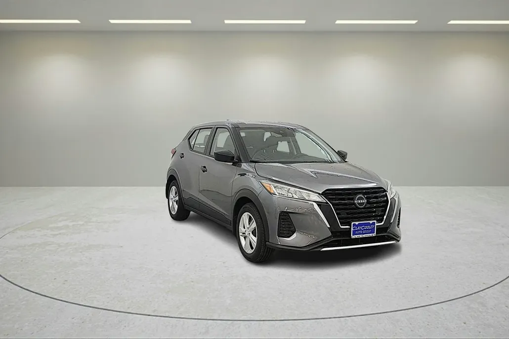 2025 Nissan Kicks Play S photo 1