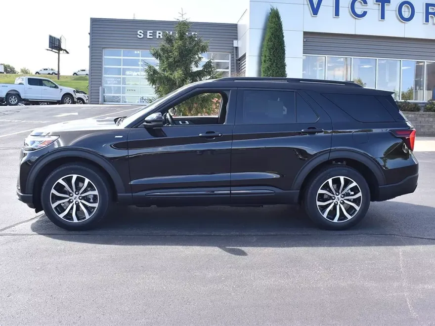 2025 Ford Explorer ST-Line photo 1