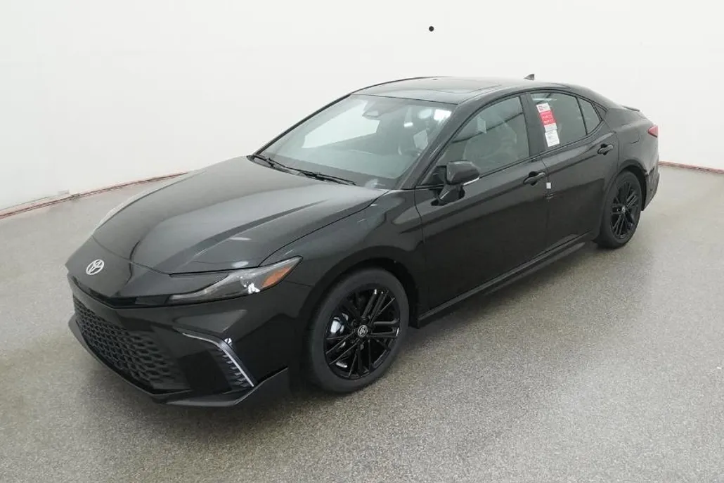 2026 Toyota Camry SE photo 1