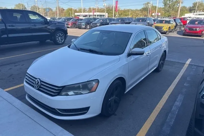 2013 Volkswagen Passat SE photo 1