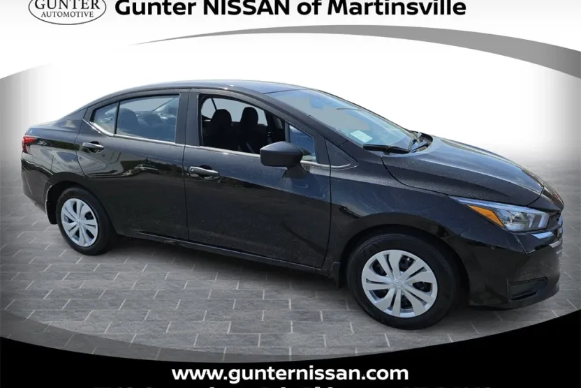 2025 Nissan Versa 1.6 S photo 1