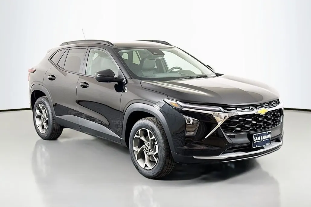 2025 Chevrolet Trax LT photo 1
