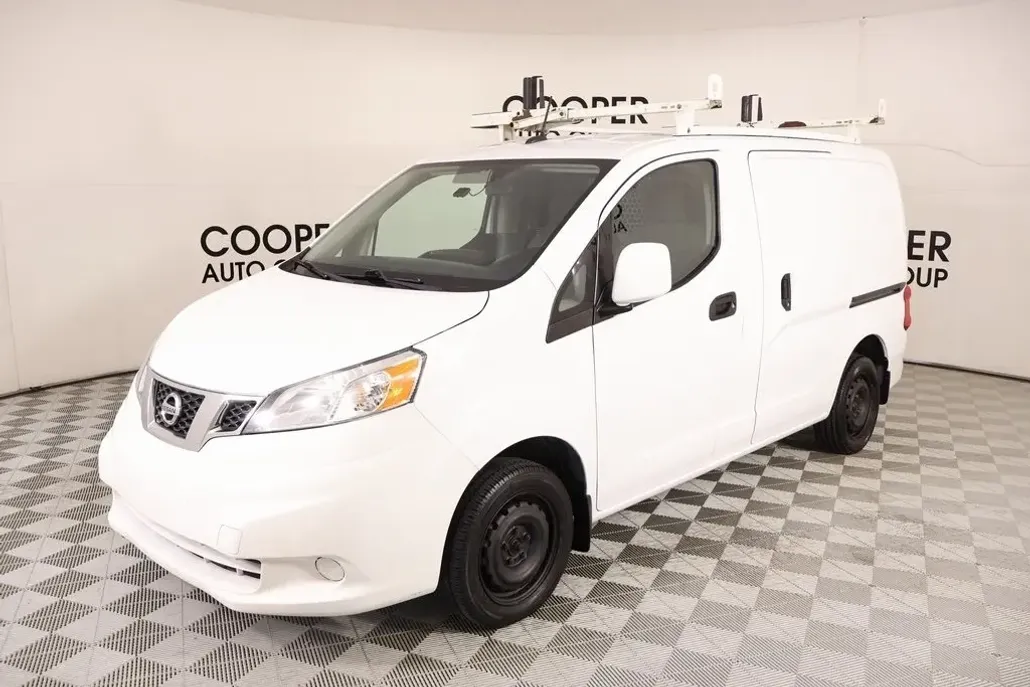 2020 Nissan NV200 SV photo 1