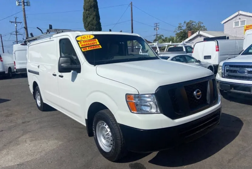 2021 Nissan NV2500 HD SV photo 1