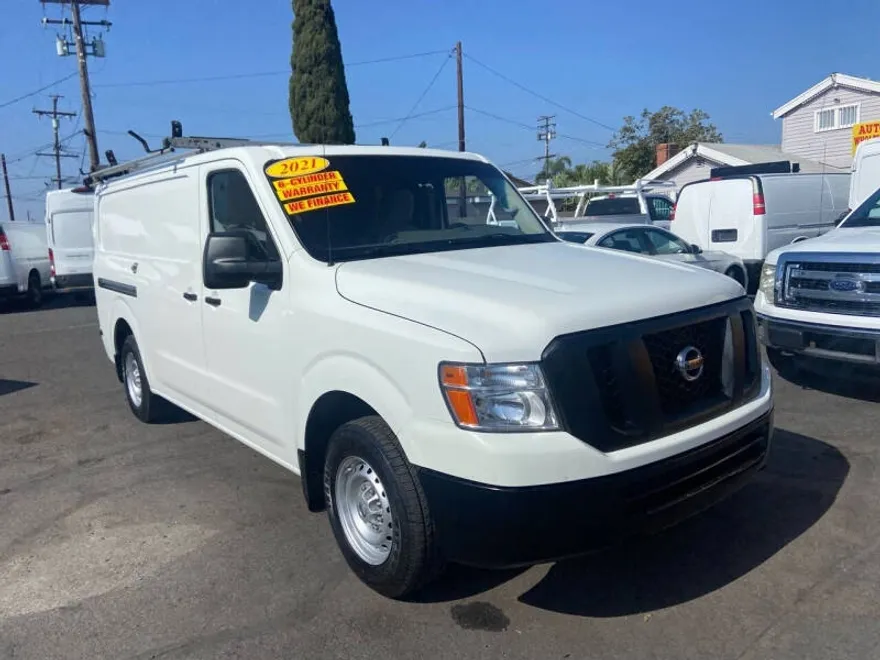 2021 Nissan NV2500 HD SV photo 1