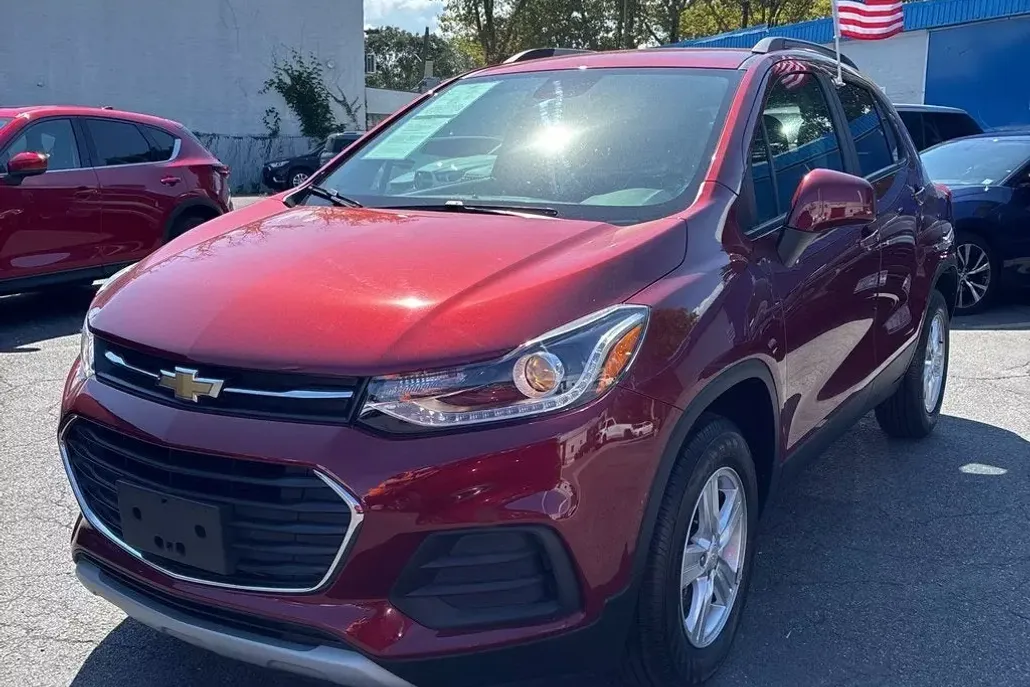 2022 Chevrolet Trax LT photo 1