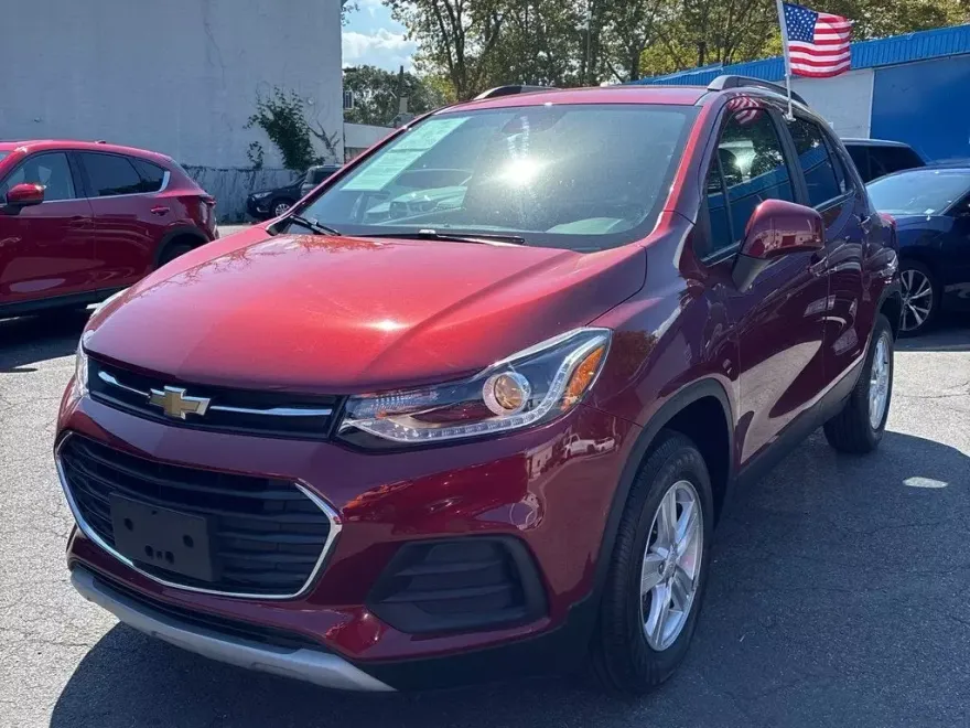 2022 Chevrolet Trax LT photo 1