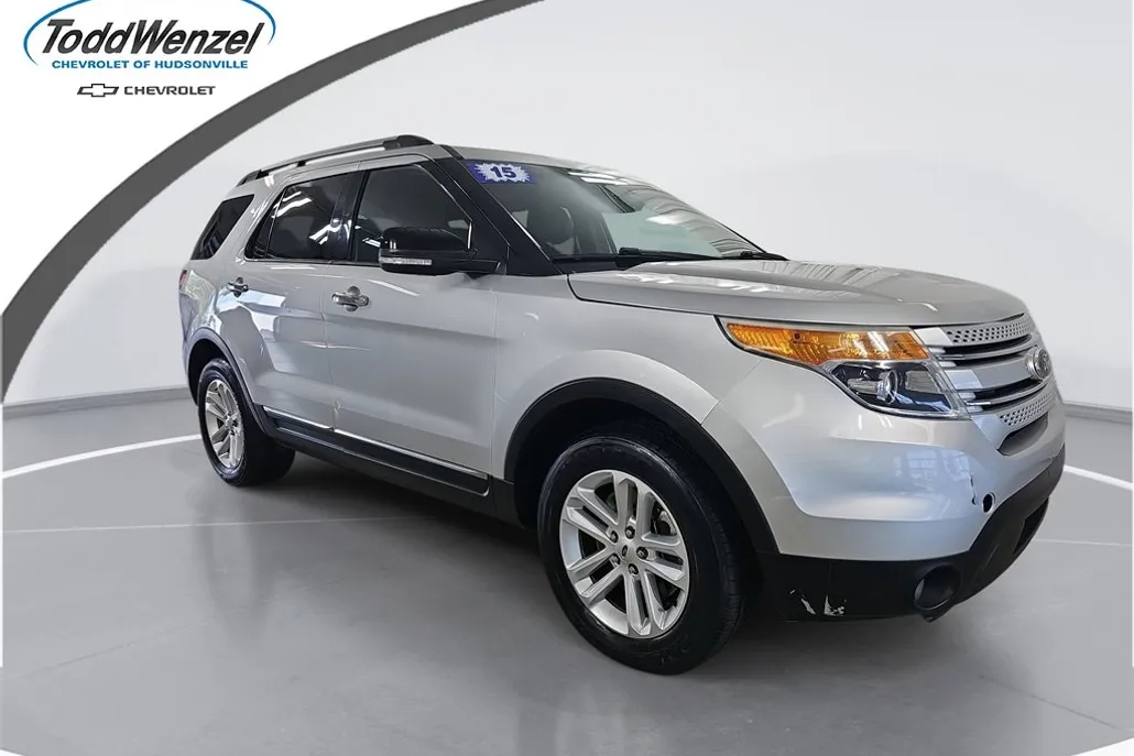 2015 Ford Explorer XLT photo 1