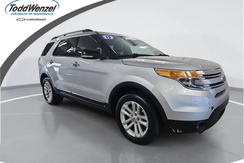 2015 Ford Explorer XLT photo 1