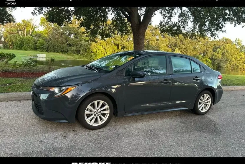 2024 Toyota Corolla LE photo 1